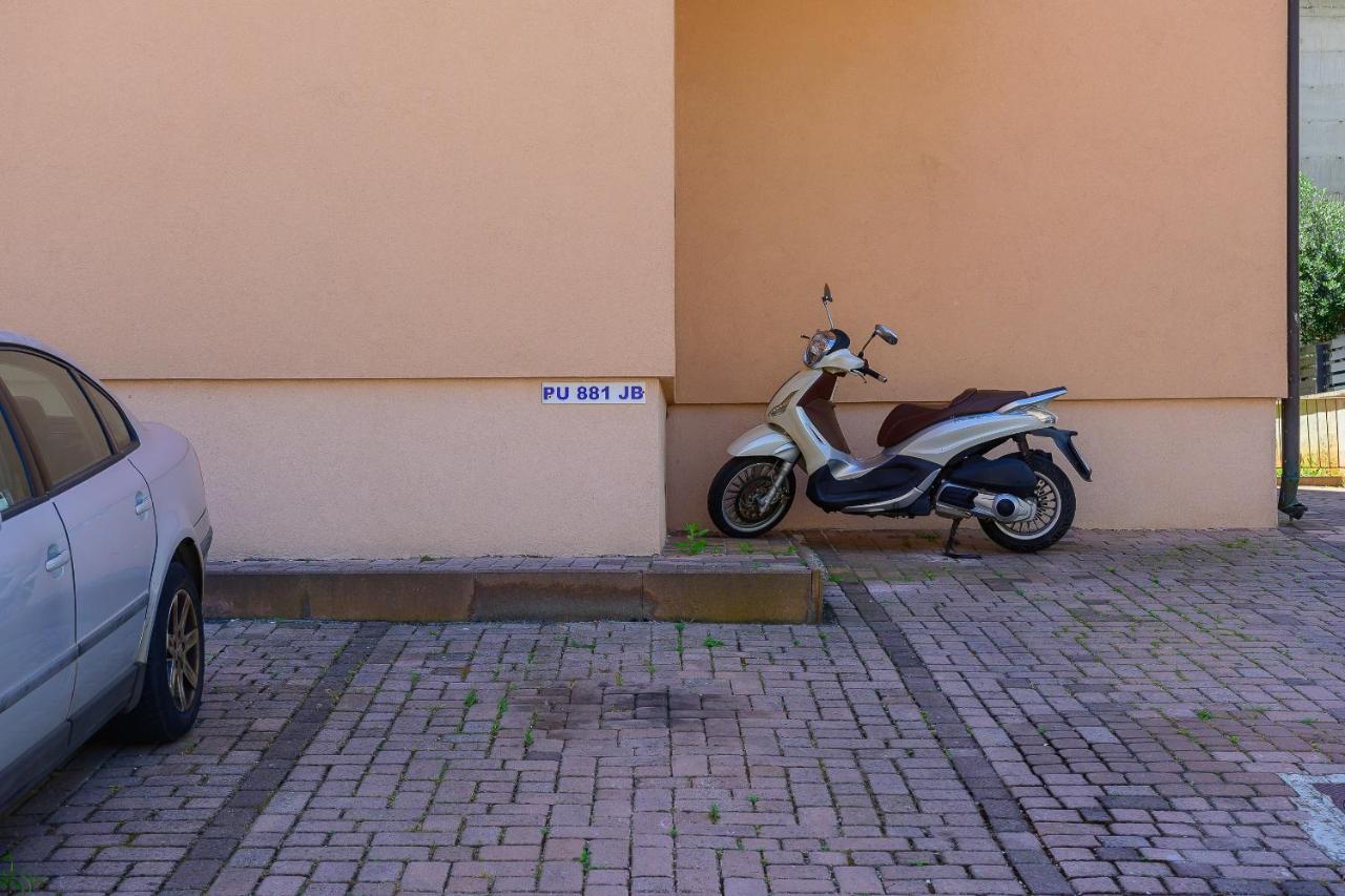 Apartment Vita Pula Bagian luar foto